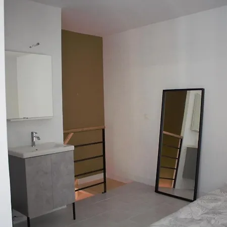 Maisonnette Ocelia 2 Personnes Port De La Madrague Hébergement de vacances Marseille